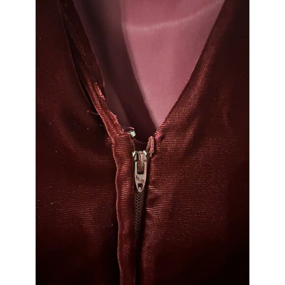 Vintage Velvet Union Made Burgundy Low Back Evening/Prom Cocktail Dress Size 6 - Picture 5 of 8